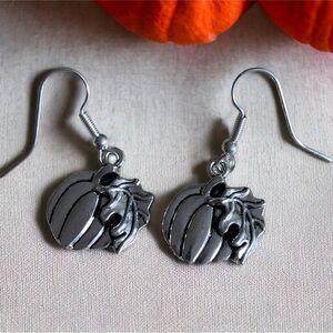 Sweet little pumpkin earrings NWT